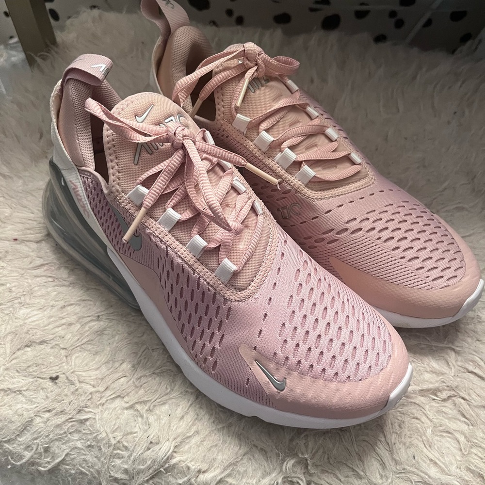 Like Brand new Nike air max 270. Light pink (mauve) color. Worn once. Size 10